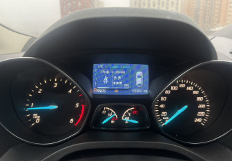 Подержанный автомобиль Ford Kuga 2014 года (12 фото)