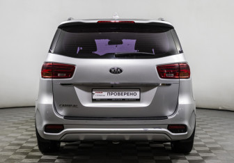 Подержанный автомобиль Kia Carnival 2019 года (6 фото)