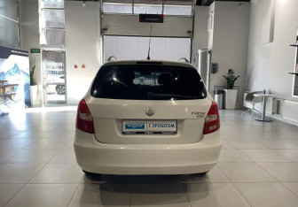 Подержанный автомобиль Skoda Fabia Wagon 2009 года (5 фото)