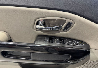 Подержанный автомобиль Kia Carnival 2018 года (19 фото)