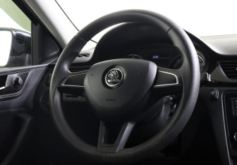 Подержанный автомобиль Skoda Rapid Liftback 2017 года (12 фото)