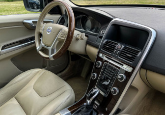 Подержанный автомобиль Volvo XC60 2014 года (9 фото)
