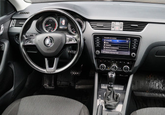 Подержанный автомобиль Skoda Octavia Liftback 2017 года (11 фото)