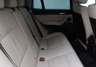 Подержанный автомобиль BMW X3 2012 года (22 фото)