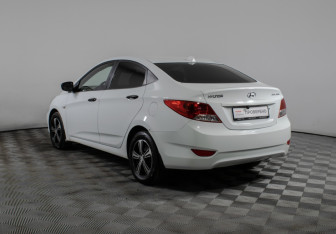 Подержанный автомобиль Hyundai Solaris Sedan 2011 года (7 фото)