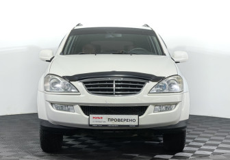 Подержанный автомобиль SsangYong Kyron 2010 года (2 фото)