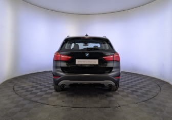 Подержанный автомобиль BMW X1 2017 года (6 фото)
