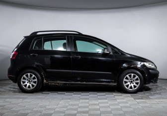 Подержанный автомобиль Volkswagen Golf Plus 2008 года (4 фото)