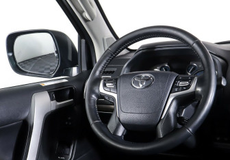 Подержанный автомобиль Toyota Land Cruiser Prado 2018 года (13 фото)