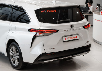 Новый Toyota Sienna 2024 (12 фото)