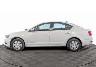 Подержанный автомобиль Skoda Octavia Liftback 2020 года (8 фото)