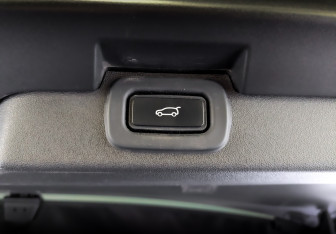 Подержанный автомобиль Land Rover Discovery 2021 года (28 фото)
