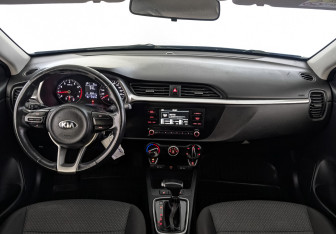 Подержанный автомобиль Kia Rio Hatchback 2021 года (12 фото)