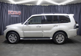 Подержанный автомобиль Mitsubishi Pajero 2019 года (8 фото)