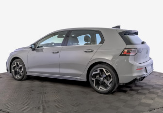 Подержанный автомобиль Volkswagen Golf Hatchback 2025 года (7 фото)