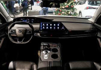 Подержанный автомобиль Changan UNI-K 2023 года (24 фото)