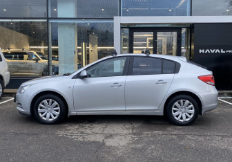 Подержанный автомобиль Chevrolet Cruze Hatchback 2012 года (8 фото)