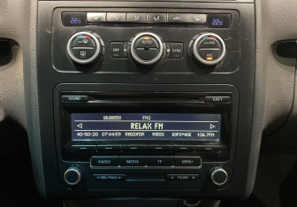 Подержанный автомобиль Volkswagen Touran 2013 года (15 фото)