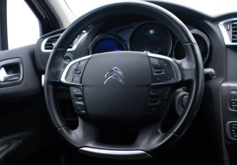 Подержанный автомобиль Citroen C4 Sedan 2013 года (15 фото)