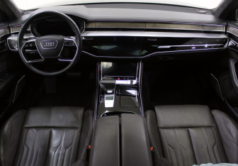 Подержанный автомобиль Audi A8 2018 года (9 фото)