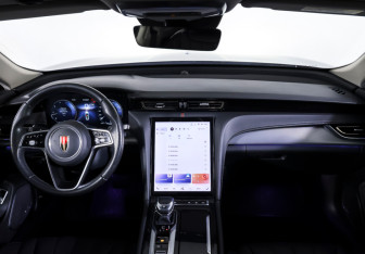 Подержанный автомобиль Hongqi H5 2023 года (13 фото)