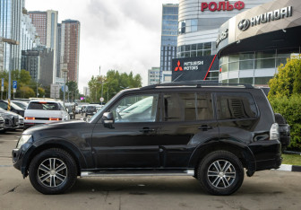 Подержанный автомобиль Mitsubishi Pajero 2012 года (6 фото)