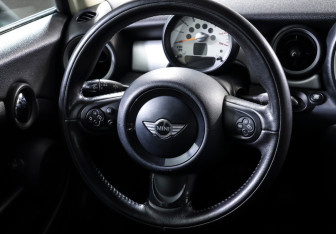 Подержанный автомобиль MINI Hatch 2012 года (12 фото)