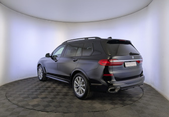 Подержанный автомобиль BMW X7 2019 года (7 фото)