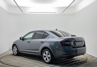 Подержанный автомобиль Skoda Octavia Liftback 2019 года (7 фото)