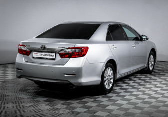Подержанный автомобиль Toyota Camry Sedan 2013 года (5 фото)