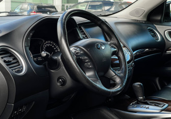Подержанный автомобиль Infiniti JX 2013 года (13 фото)