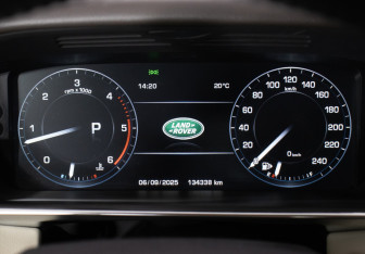 Подержанный автомобиль Land Rover Range Rover Sport 2015 года (14 фото)