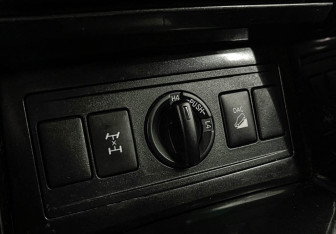 Подержанный автомобиль Toyota Land Cruiser Prado 2015 года (15 фото)