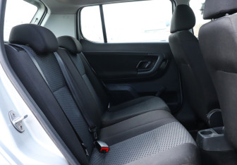Подержанный автомобиль Skoda Fabia Hatchback 2012 года (10 фото)