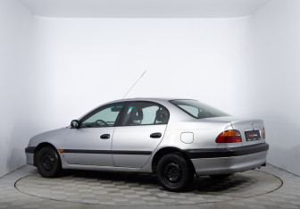 Подержанный автомобиль Toyota Avensis Sedan 1999 года (7 фото)