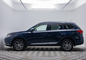 Подержанный автомобиль Mitsubishi Outlander 2016 года (8 фото)