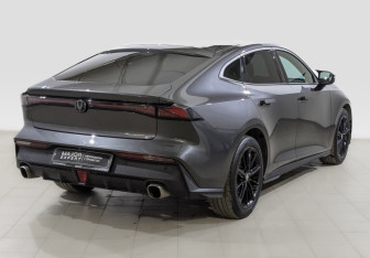 Подержанный автомобиль Changan UNI-V 2022 года (5 фото)