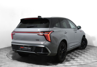 Подержанный автомобиль Hongqi HS3 2024 года (24 фото)