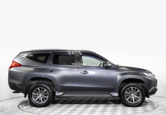Подержанный автомобиль Mitsubishi Pajero Sport 2019 года (4 фото)