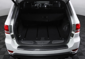 Подержанный автомобиль Jeep Grand Cherokee 2012 года (10 фото)
