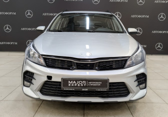 Подержанный автомобиль Kia Rio Hatchback 2021 года (2 фото)