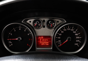 Подержанный автомобиль Ford Focus Sedan 2008 года (7 фото)