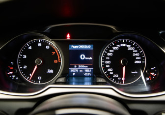 Подержанный автомобиль Audi A4 Sedan 2013 года (11 фото)