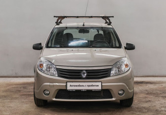 Подержанный автомобиль Renault Sandero 2012 года (2 фото)