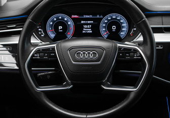 Подержанный автомобиль Audi A8 2022 года (30 фото)