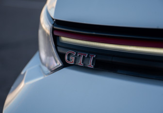 Подержанный автомобиль Volkswagen Golf GTI Hatchback 2021 года (22 фото)