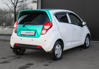 Подержанный автомобиль Chevrolet Spark 2012 года (4 фото)