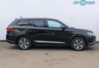 Подержанный автомобиль Mitsubishi Outlander 2019 года (4 фото)