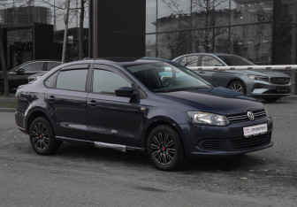 Подержанный автомобиль Volkswagen Polo Sedan 2012 года (3 фото)