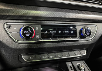 Подержанный автомобиль Audi Q5 2025 года (17 фото)